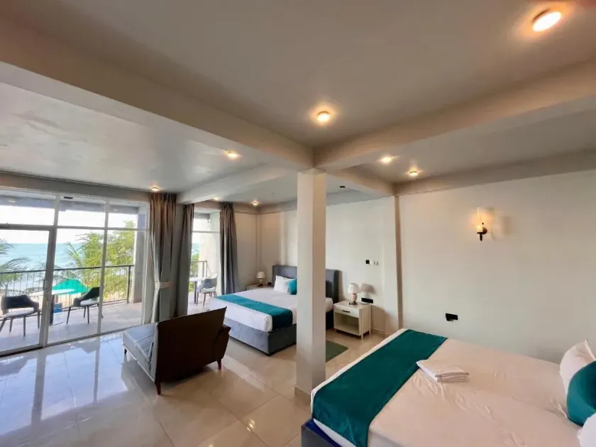 Hiru Villas and Kitesurfing - Camera