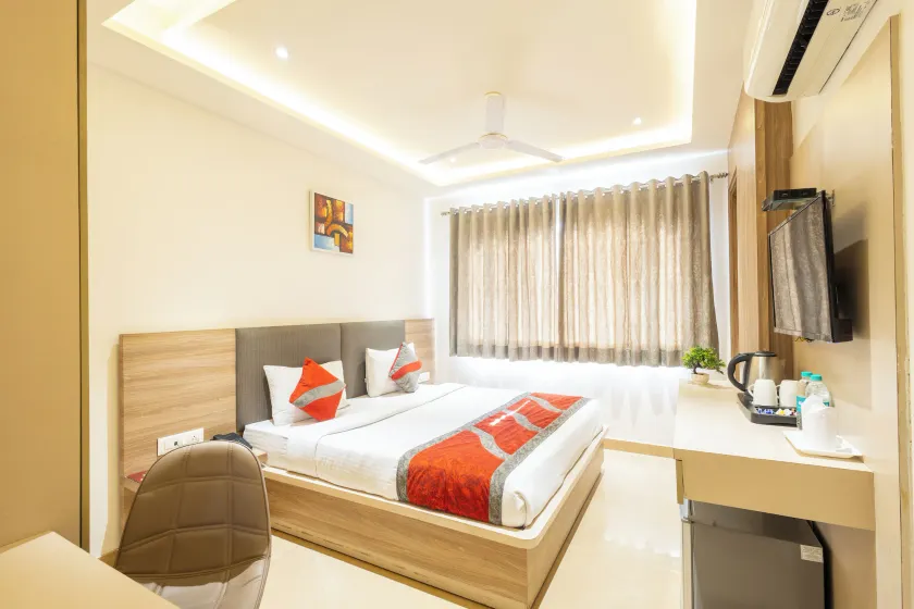 Hotel Tripple Tree - Near Ganga Ram & BLK Hospital - Karol Bagh - Image 1