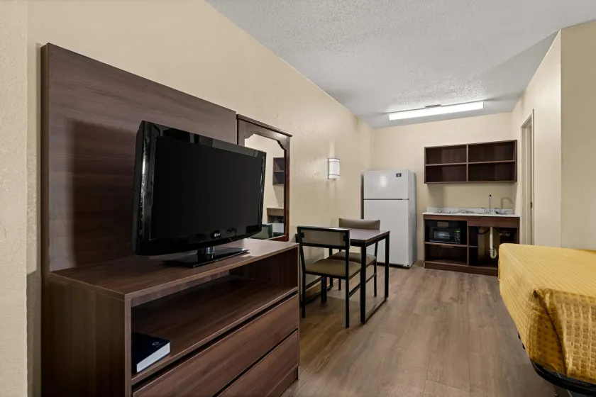 Suburban Studios Winston-Salem near Hanes Mall - Image 1