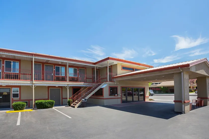 Econo Lodge Hurricane Zion Park Area - Image 1