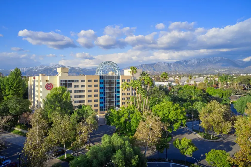 Sheraton Fairplex Suites & Conference Center - Image 1
