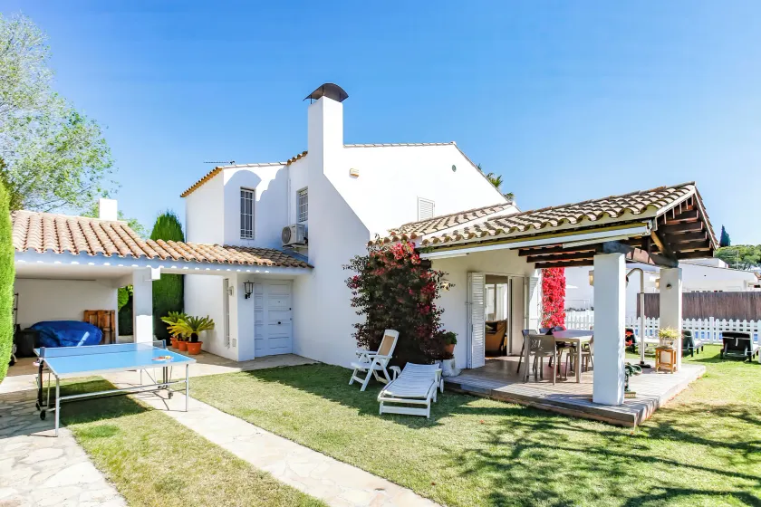 Just 10 Minutes From Sitges, House With Private Garden and Pool- - Image 1