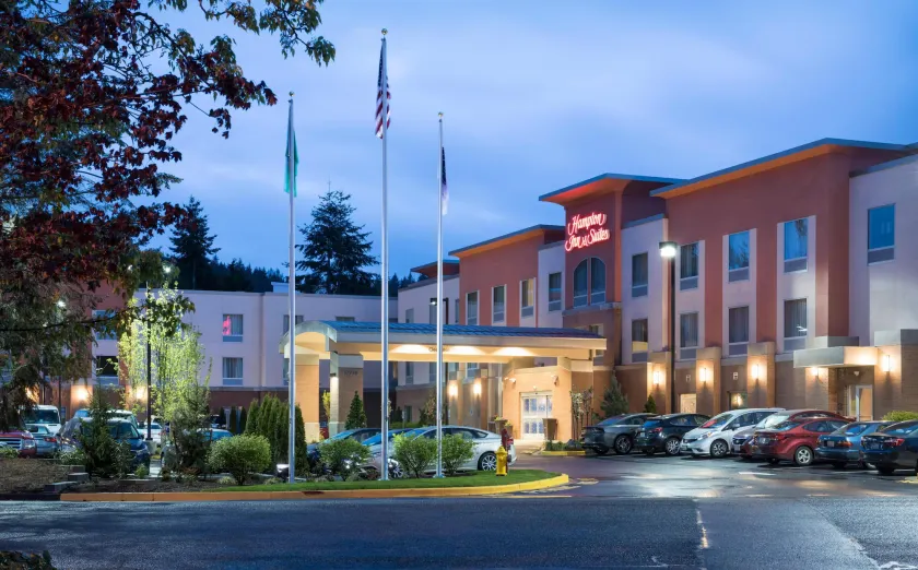 Hampton Inn & Suites Seattle/Redmond - Image 1