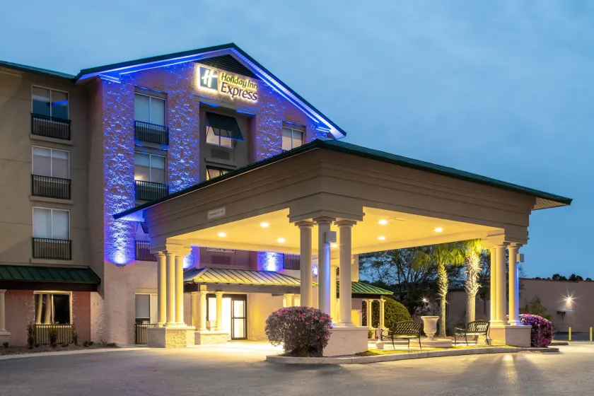 Holiday Inn Express Hotel & Suites Bluffton at Hilton Head Area by IHG - Image 1