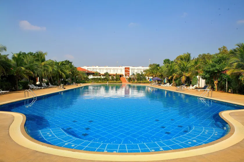 Chariot Beach Resort - Image 1