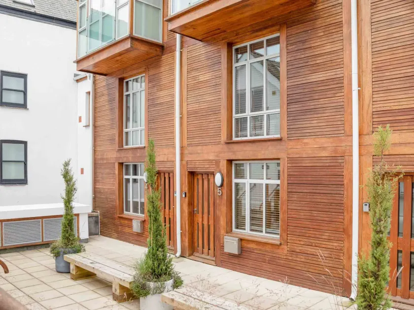 5 Harbour Yard - Image 1