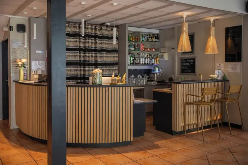 Hôtel Kyriad Nîmes Ouest - Image 1