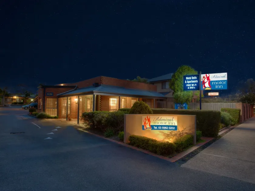 Admiral Motor Inn - Image 1