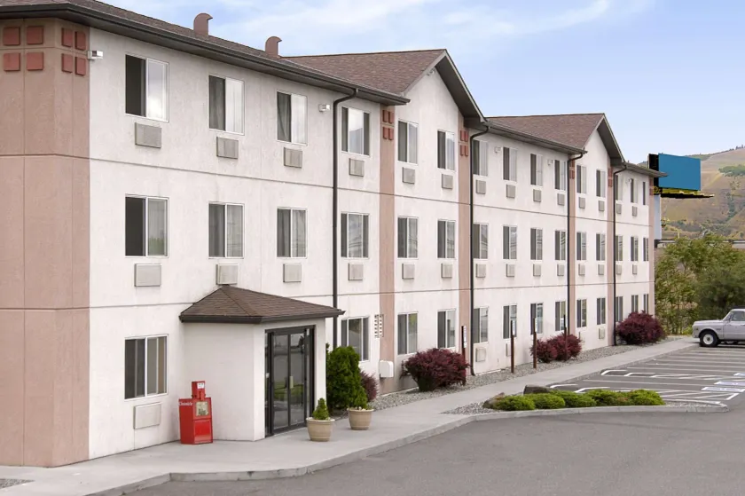 Super 8 by Wyndham The Dalles OR - Image 1