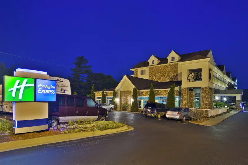 Holiday Inn Express Mackinaw City by IHG - Image 1