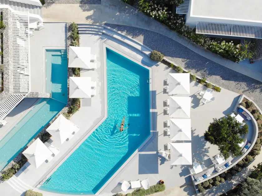 Relux Ios Hotel - Image 1