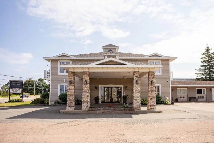 Canadas Best Value Inn & Suites-Charlottetown - Image 1