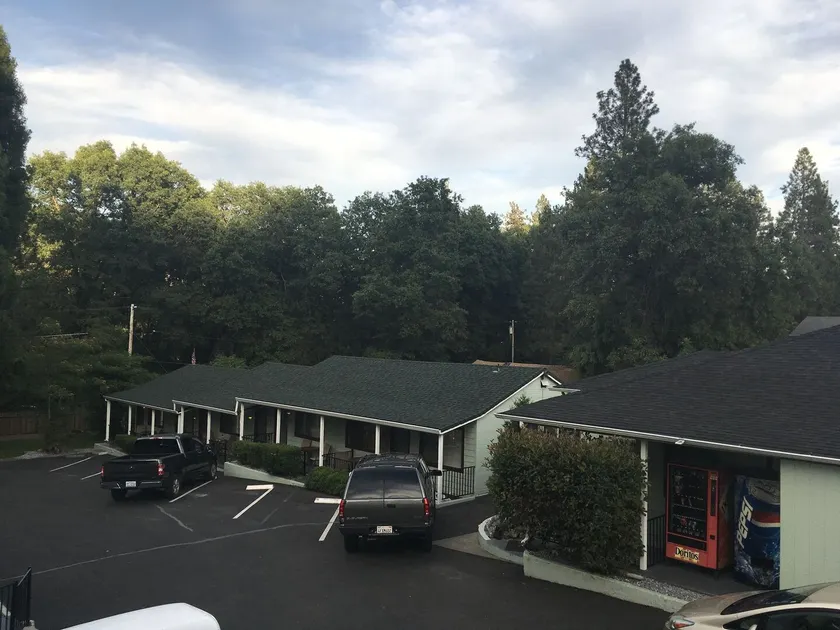 Lake Shasta Lodge - Image 1