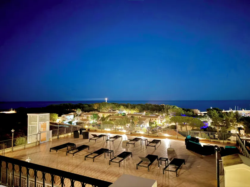 Hotel Panoramic - Image 1