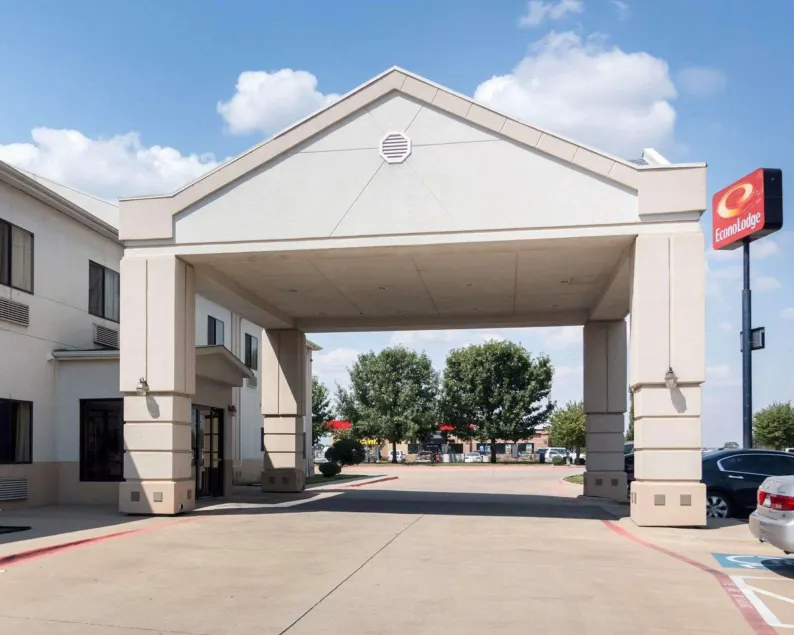 Econo Lodge Weatherford - Image 1