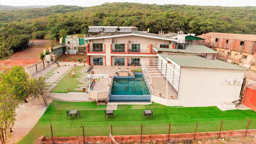 Treebo Winter Town Venna Lake with Swimming Pool - Image 1