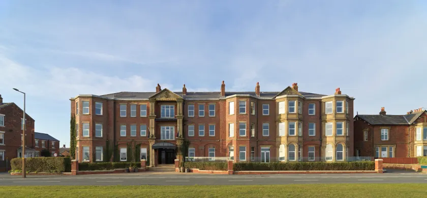 Clifton Arms Hotel - Image 1