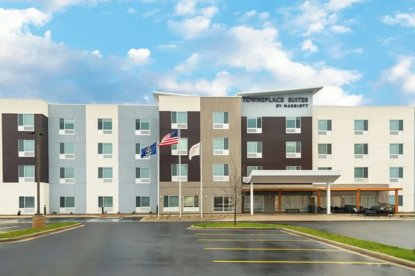 TownePlace Suites by Marriott Holland - Image 1