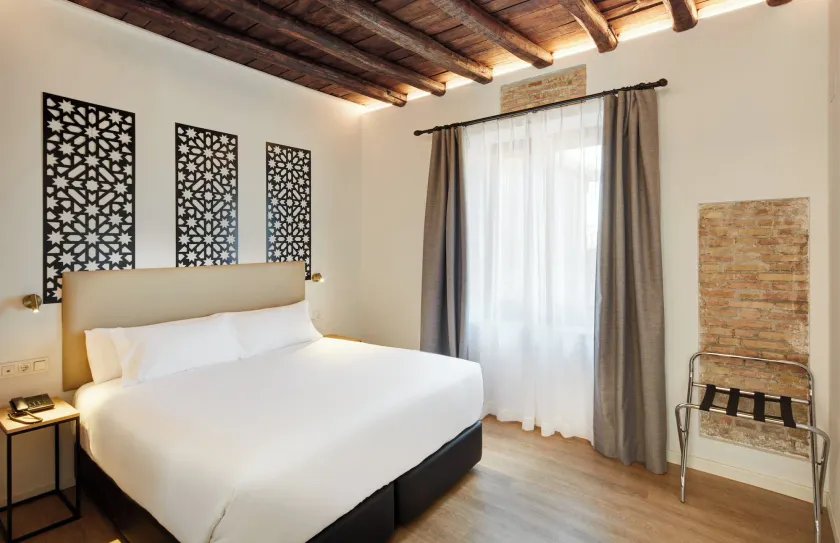 Sercotel Granada Suites - Image 1