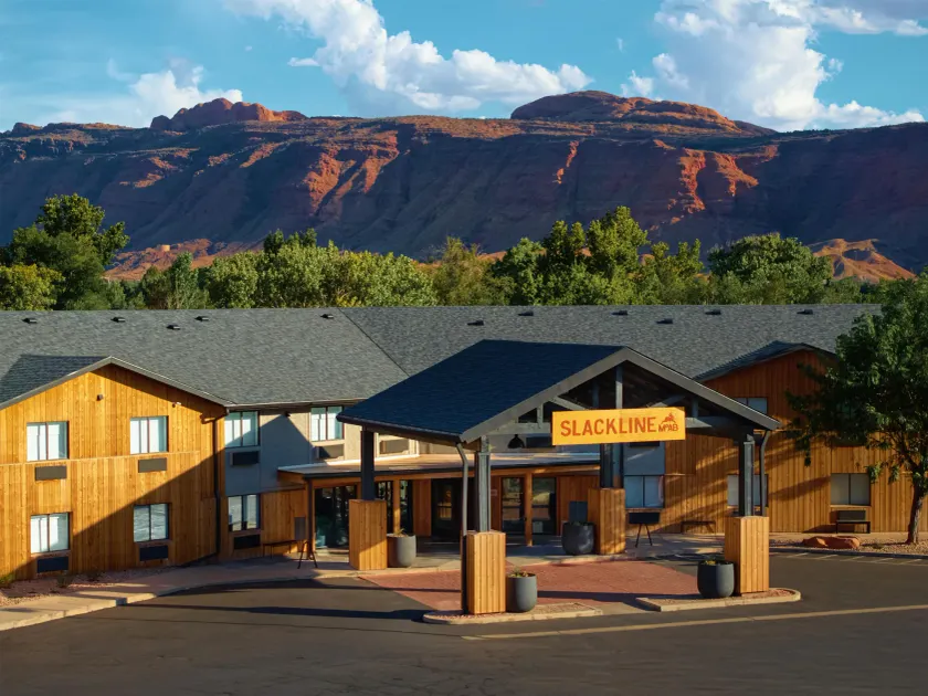 Slackline Moab, Outset Collection by Hilton - Image 1