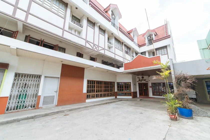 The Manor Hotel - Image 1