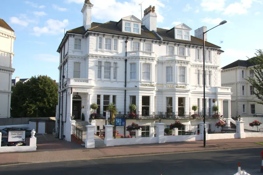 OYO Devonshire Park Hotel - Image 1