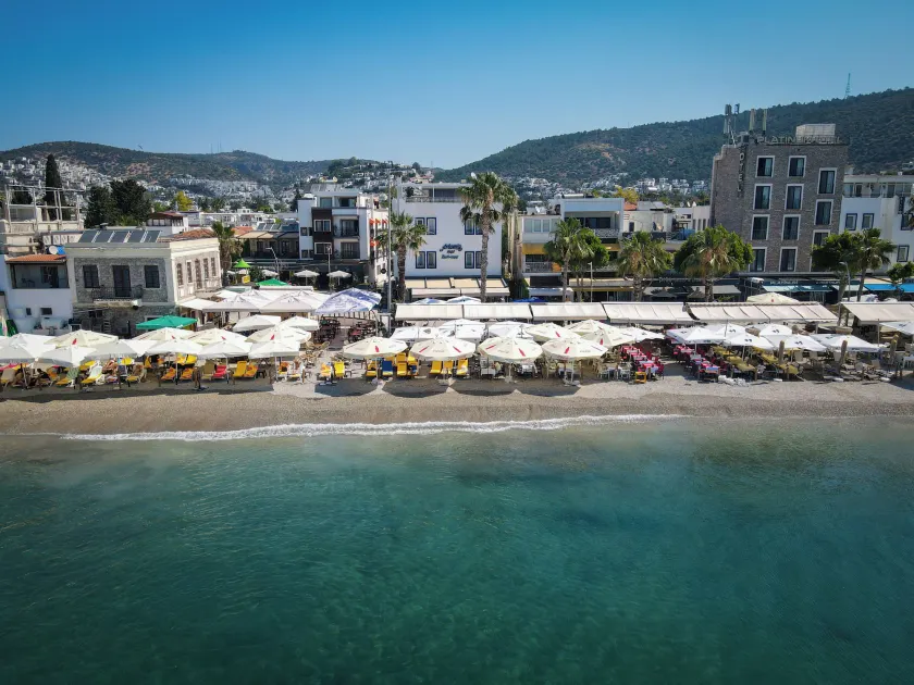 Artemis Hotel - Image 1