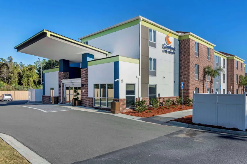 Comfort Inn & Suites Brunswick I-95 - Image 1