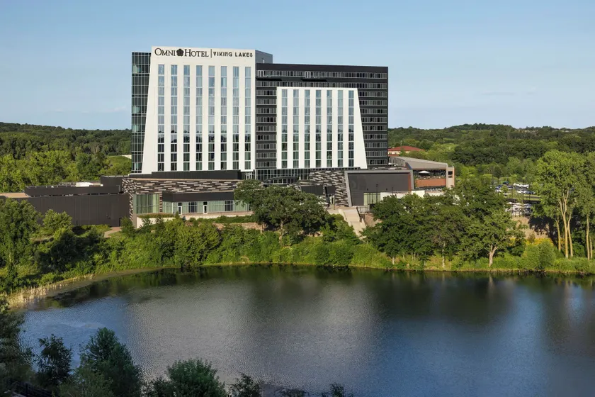 Omni Viking Lakes - Image 1