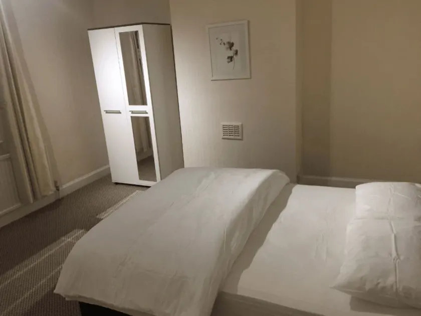 Room in Guest Room - Spacious Room in Leicester - Image 1