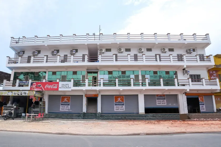 OYO 37914 Hotel Kalindi - Image 1
