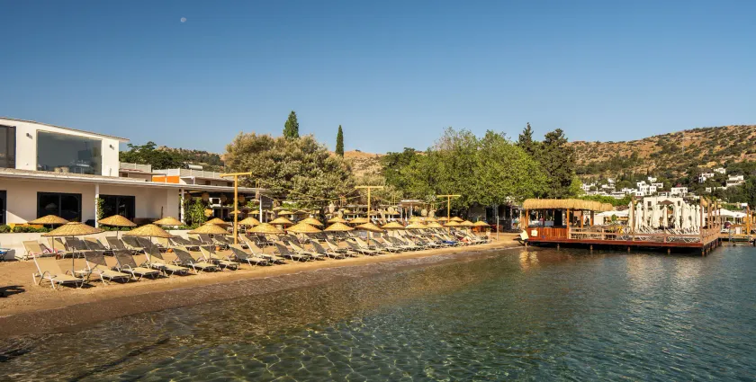 Daphnis Hotel - Image 1