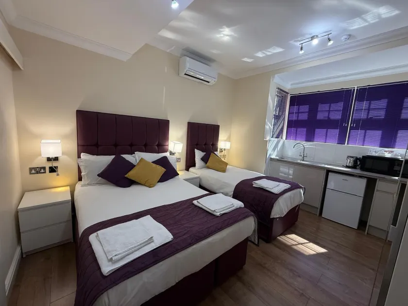 Crompton Guest House - Image 1