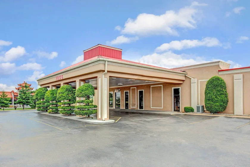 Ramada by Wyndham Murfreesboro - Image 1