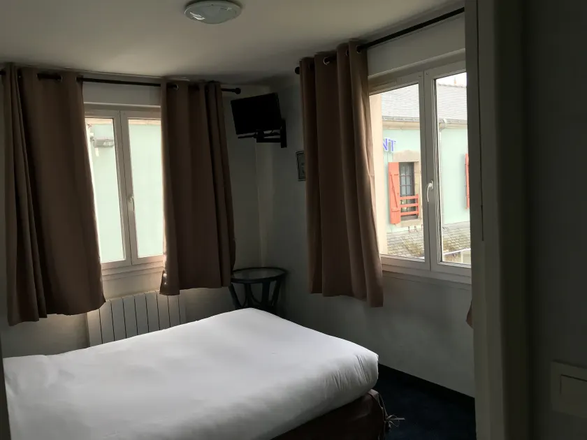 Hôtel La Fontaine Theix - Image 1