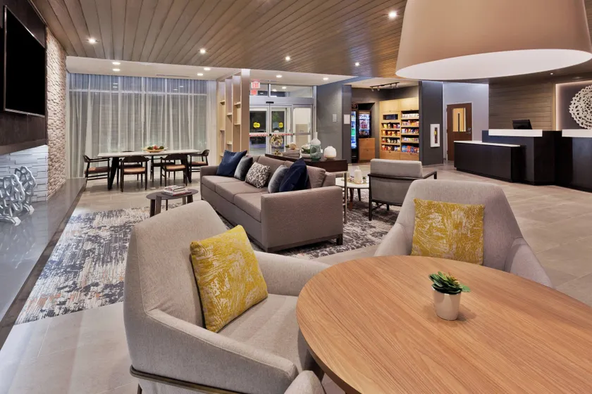 Fairfield Inn & Suites by Marriott Birmingham Colonnade - Image 1