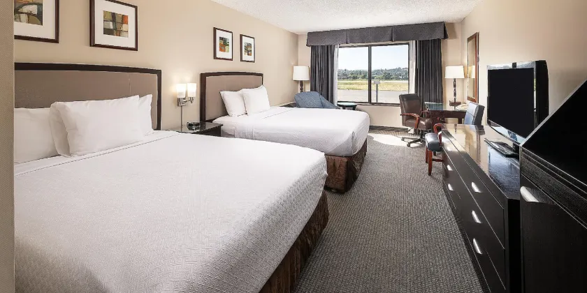 Concord Plaza Hotel - Image 1