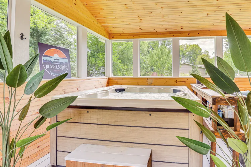 Family Home w/ Hot Tub: 1/2 Mi to Lake Milton - Image 1