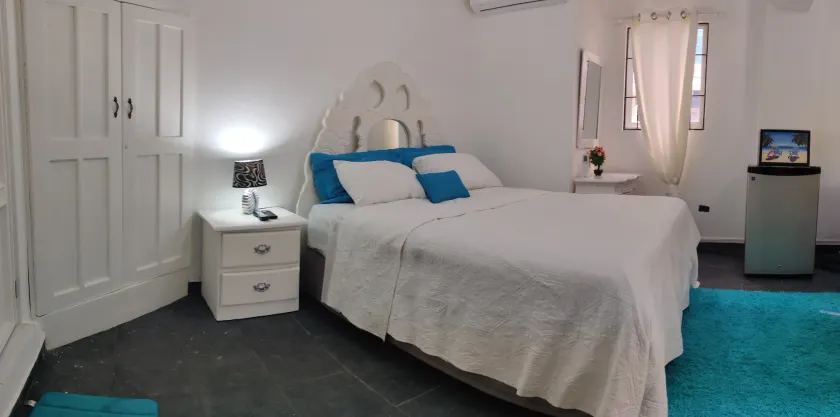 Larimar Beach Apartment - Image 1
