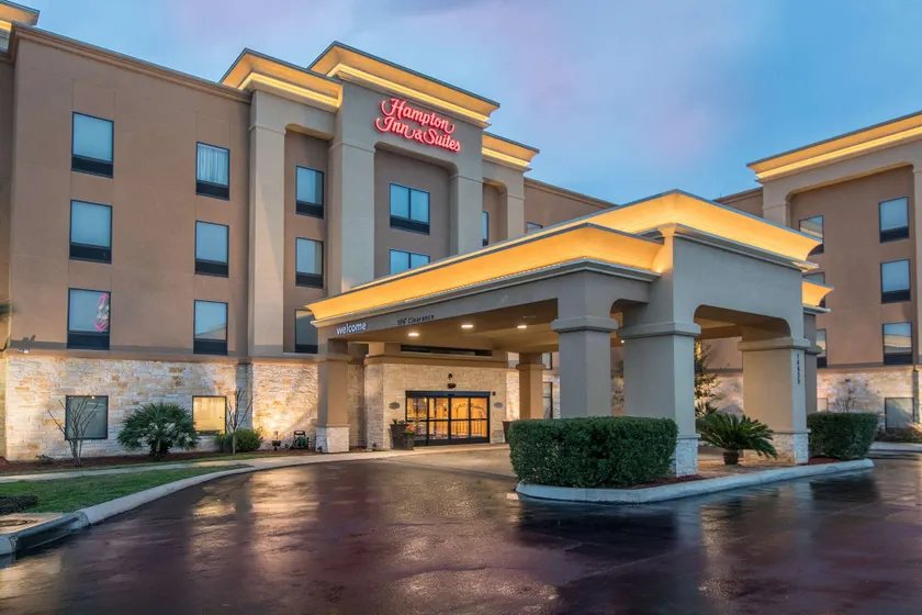 Hampton Inn & Suites Selma-San Antonio-Randolph AFB Texas - Image 1
