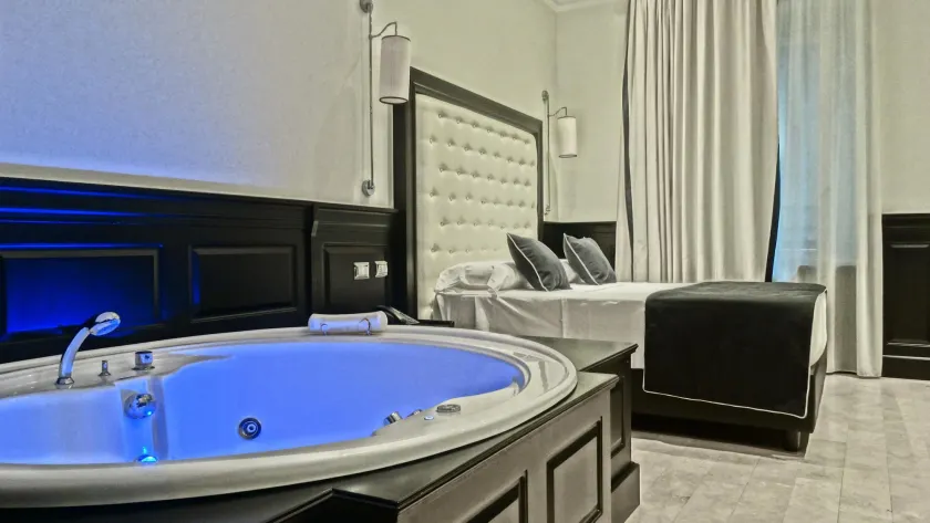 Vaticano Royal Suite Guest House - Image 1