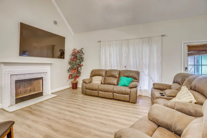 Walk to Shops & Dining! Quiet Fultondale Home - Image 1
