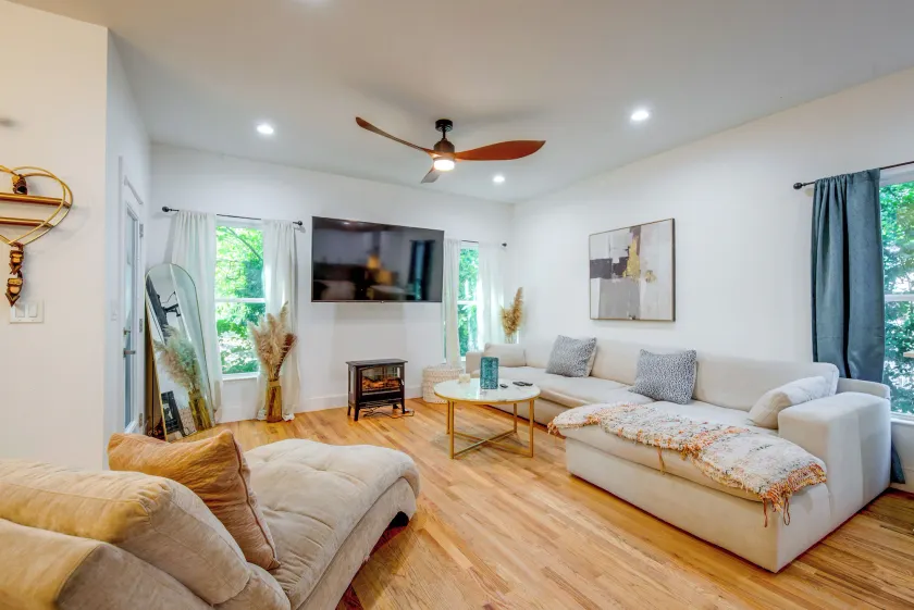 Upper Westside Home w/ Deck - 3 Mi to Dtwn! - Image 1