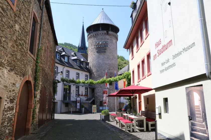 Haus am Stadtturm Apartments - Image 1