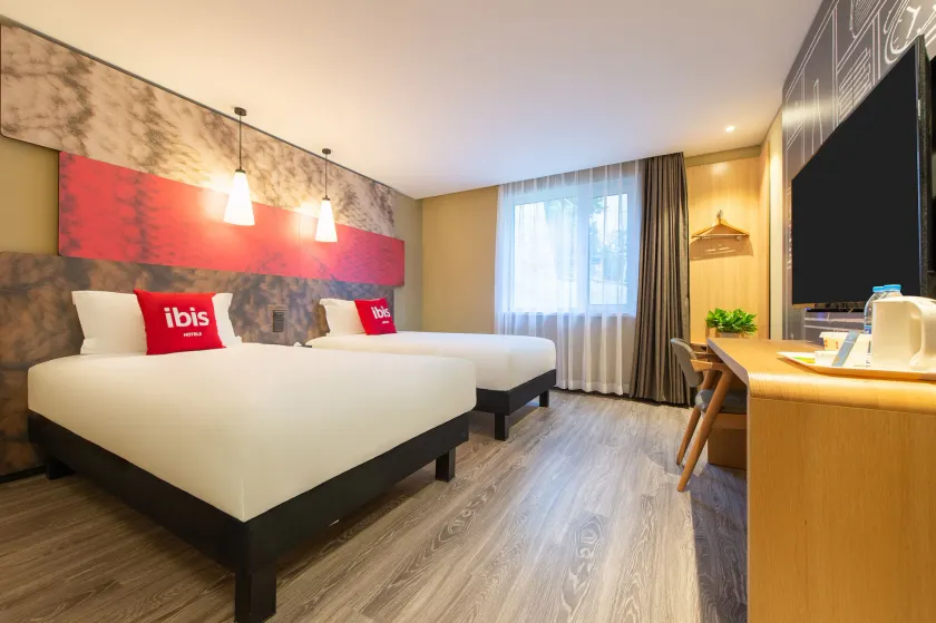 Ibis Dalian Xinghai Park - Image 1