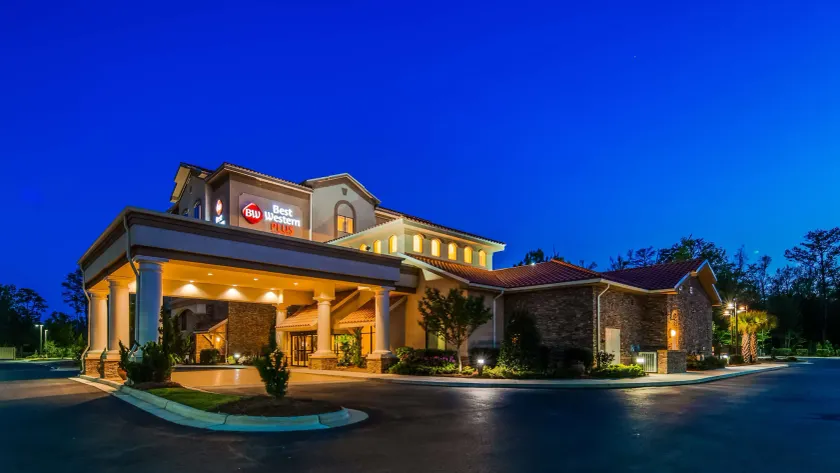 Best Western PLUS Westgate Inn and Suites - Image 1