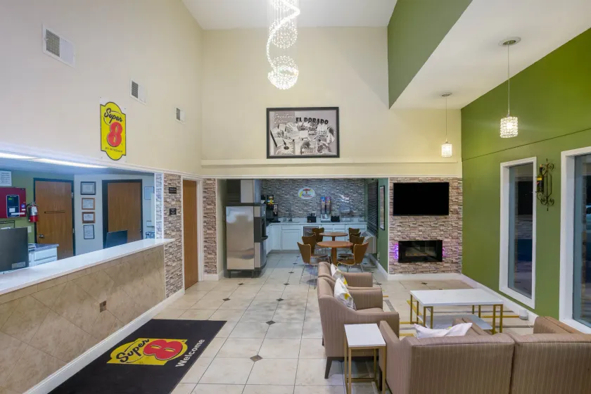 Super 8 by Wyndham El Dorado - Lobby