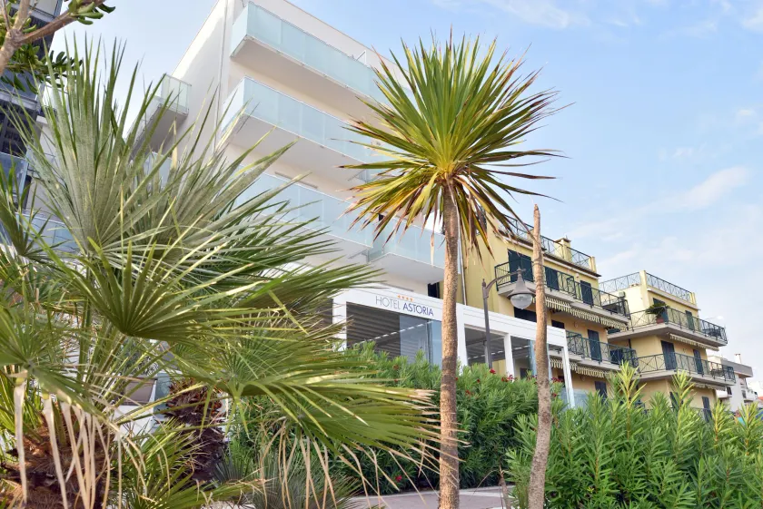 Hotel Astoria - Image 1