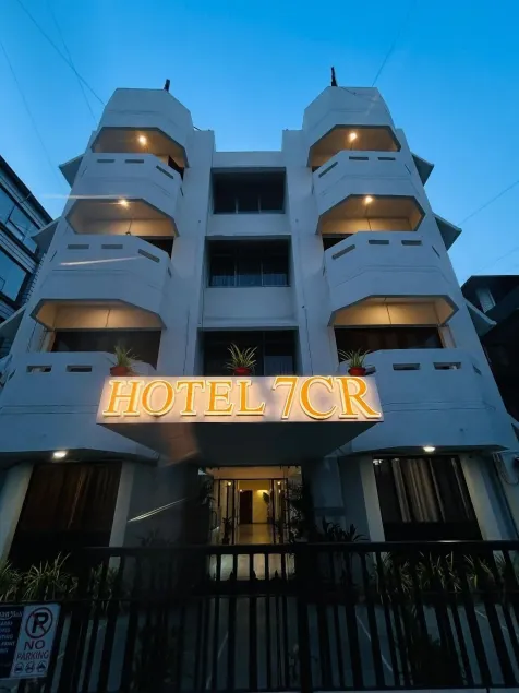 Hotel 7 Cr - Image 1