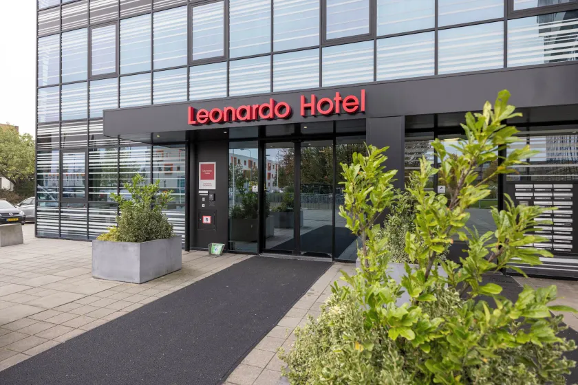 Leonardo Hotel Groningen Stadspark - Image 1